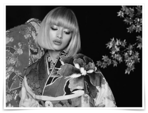 ローラ 唇 ヒアルロン酸 卒アル 画像 写真 昔