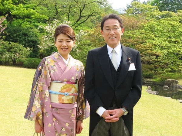 岸田文雄と夫人のインスタ画像
