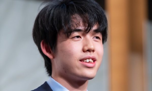 藤井聡太の画像