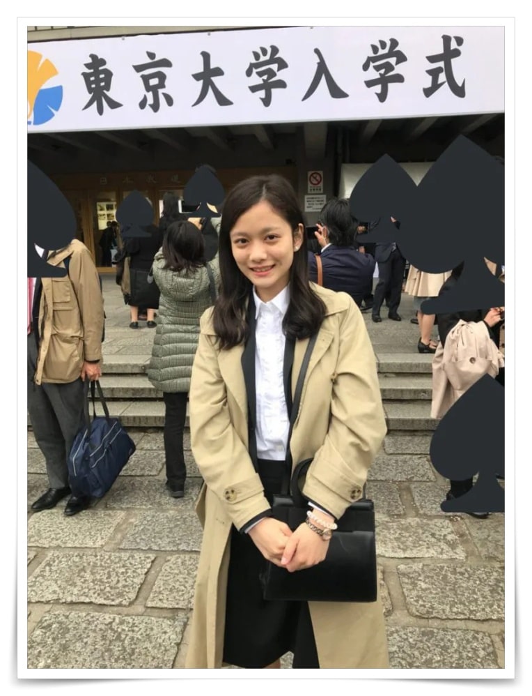 上田彩瑛の画像